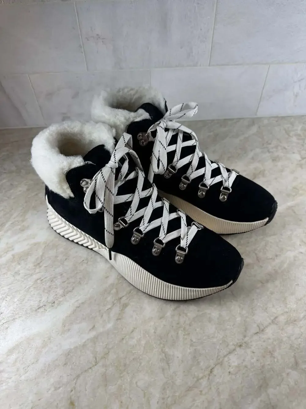Sorel Out N About III Conquest Waterproof Boots Black White Women 9 NL4434-010